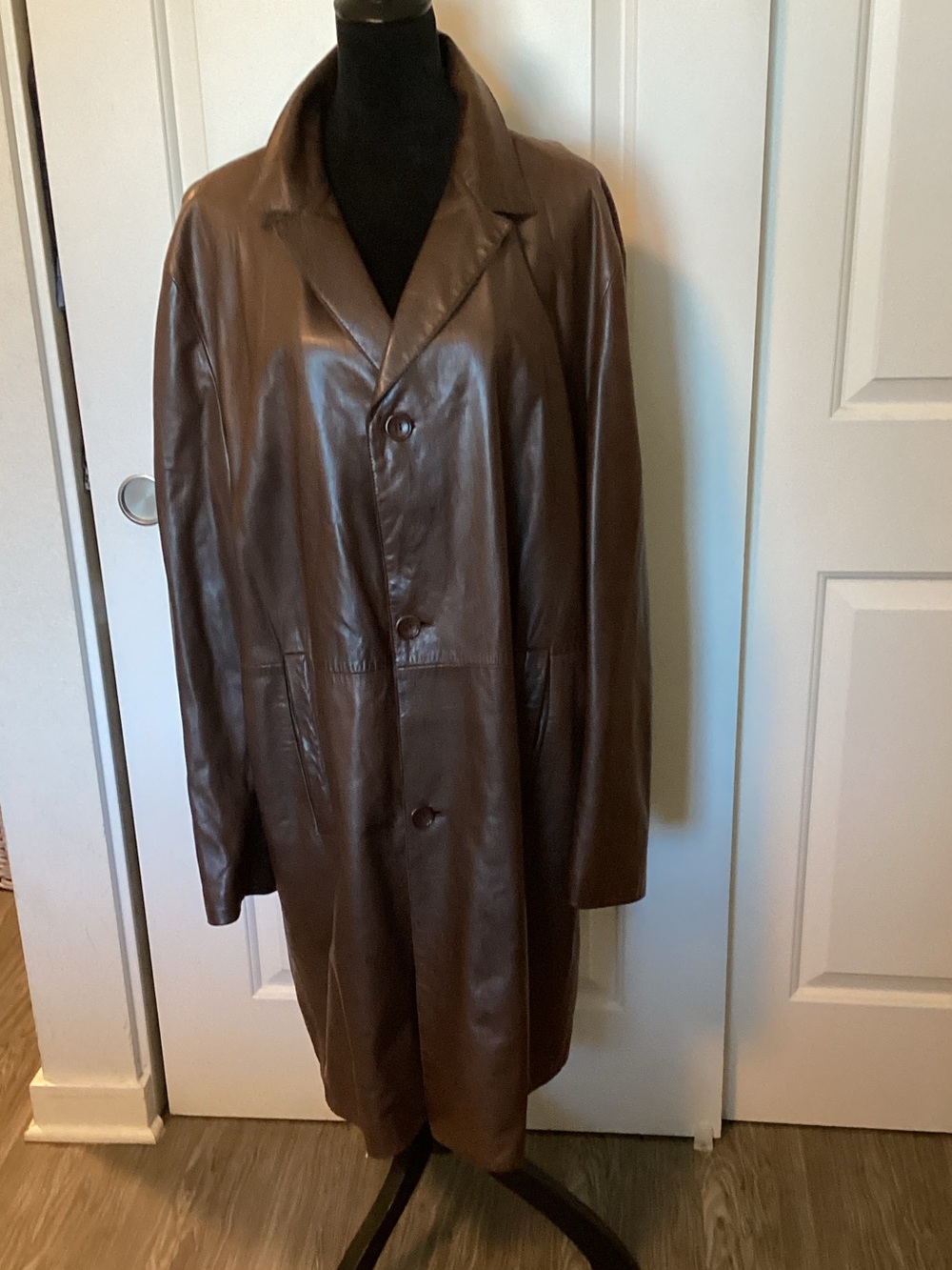 Men's Brown Leather Lambskin Trench Coat - Sleek Single-Breasted Overcoat XL